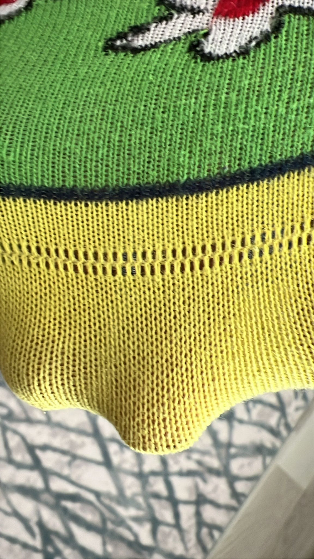 Her ser du hvordan en sømløs syning på en strømpe ser ud